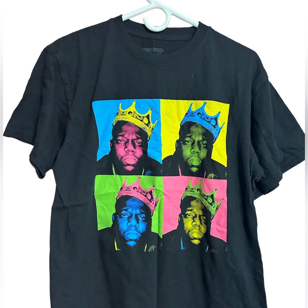 Size medium graphic tee